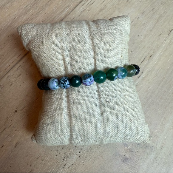 Park Lane Women’s Fig Bracelet Green Beaded with Gold Crescent Moon - Picture 3 of 6